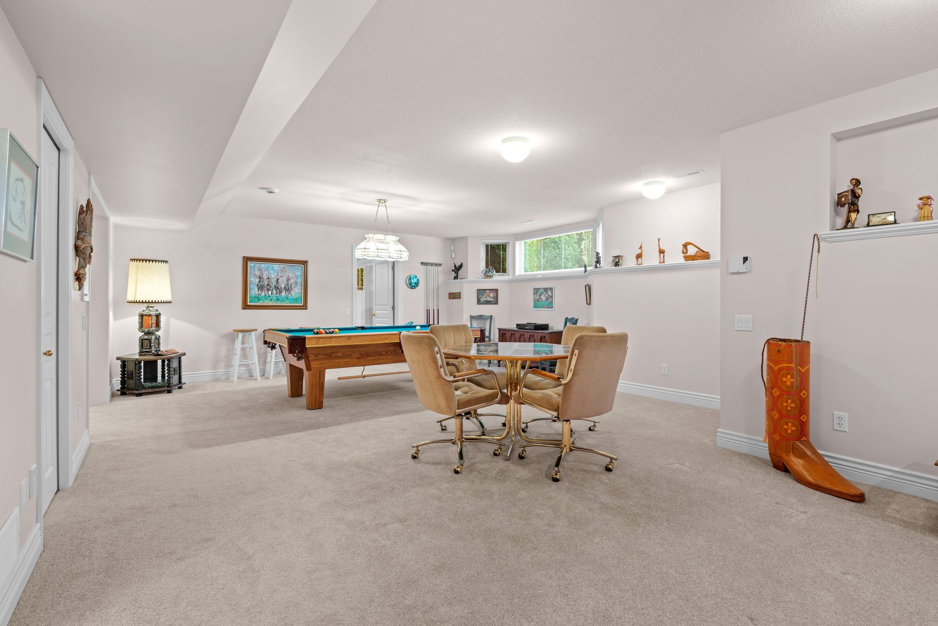 Games room and seating area
