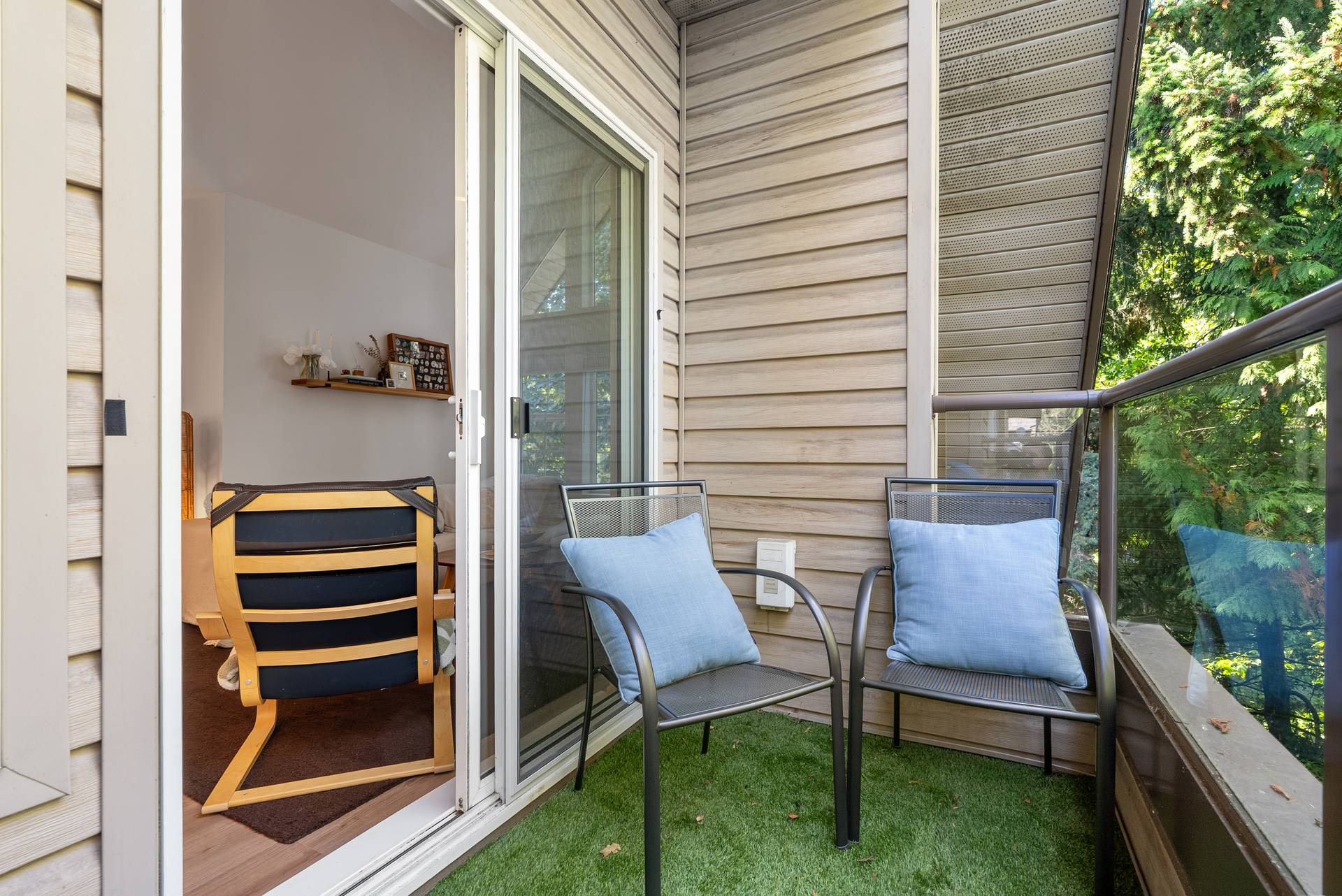 Balcony seating area